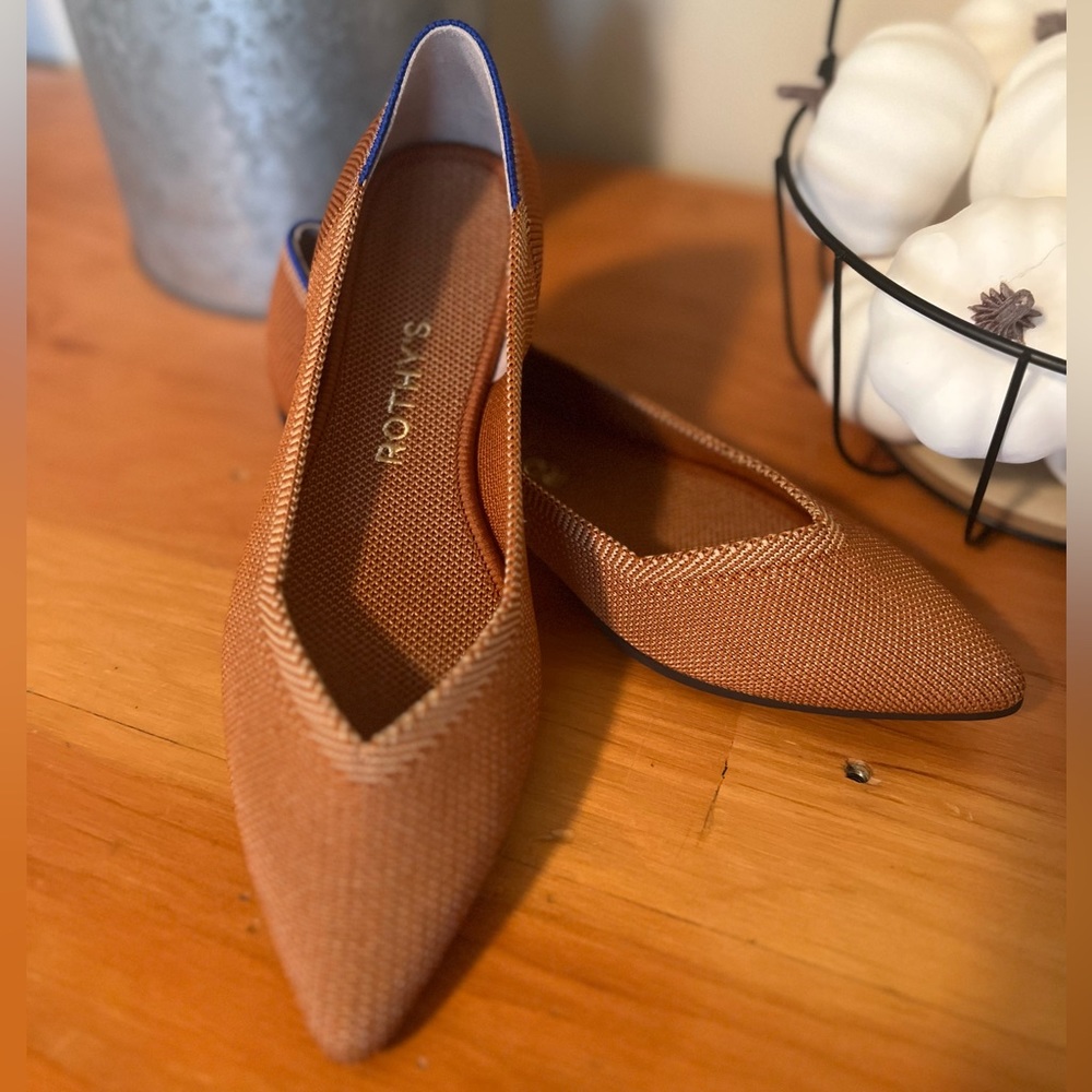 🍁 NIB Rothy’s - The Point in Fawn | Size 6.5